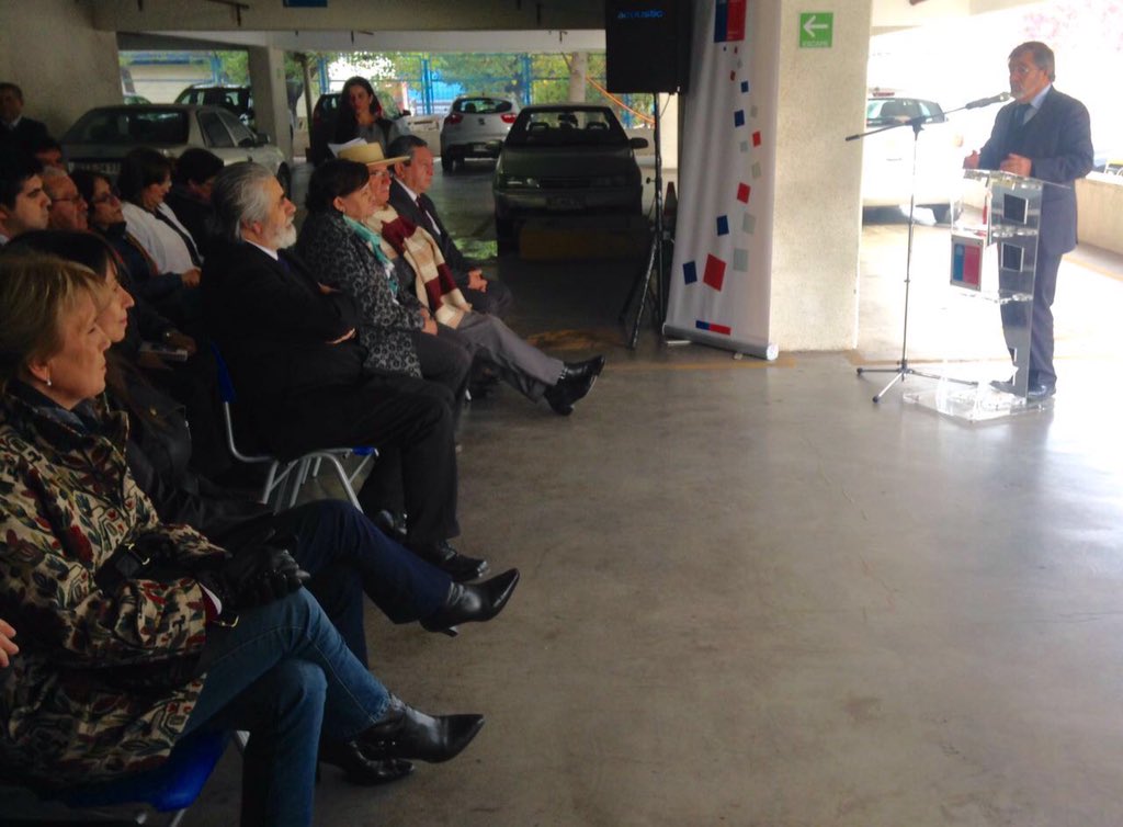 SSBiobio's tweet photo. SSBB entregó 6 ambulancia y 1 carro odontológico para la red asistencial. Inversión significó más de $326 millones https://t.co/IRJg31zFZH