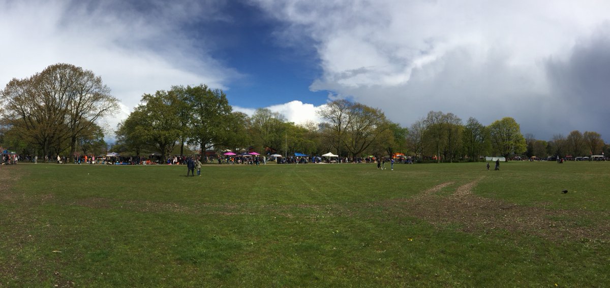 ASGoffertpark's tweet photo. Genieten van mooie luchten in het #goffertpark tijdens #vrijmarkt #koningsdag #goffert #nijmegen https://t.co/JTXpfI7ZO0