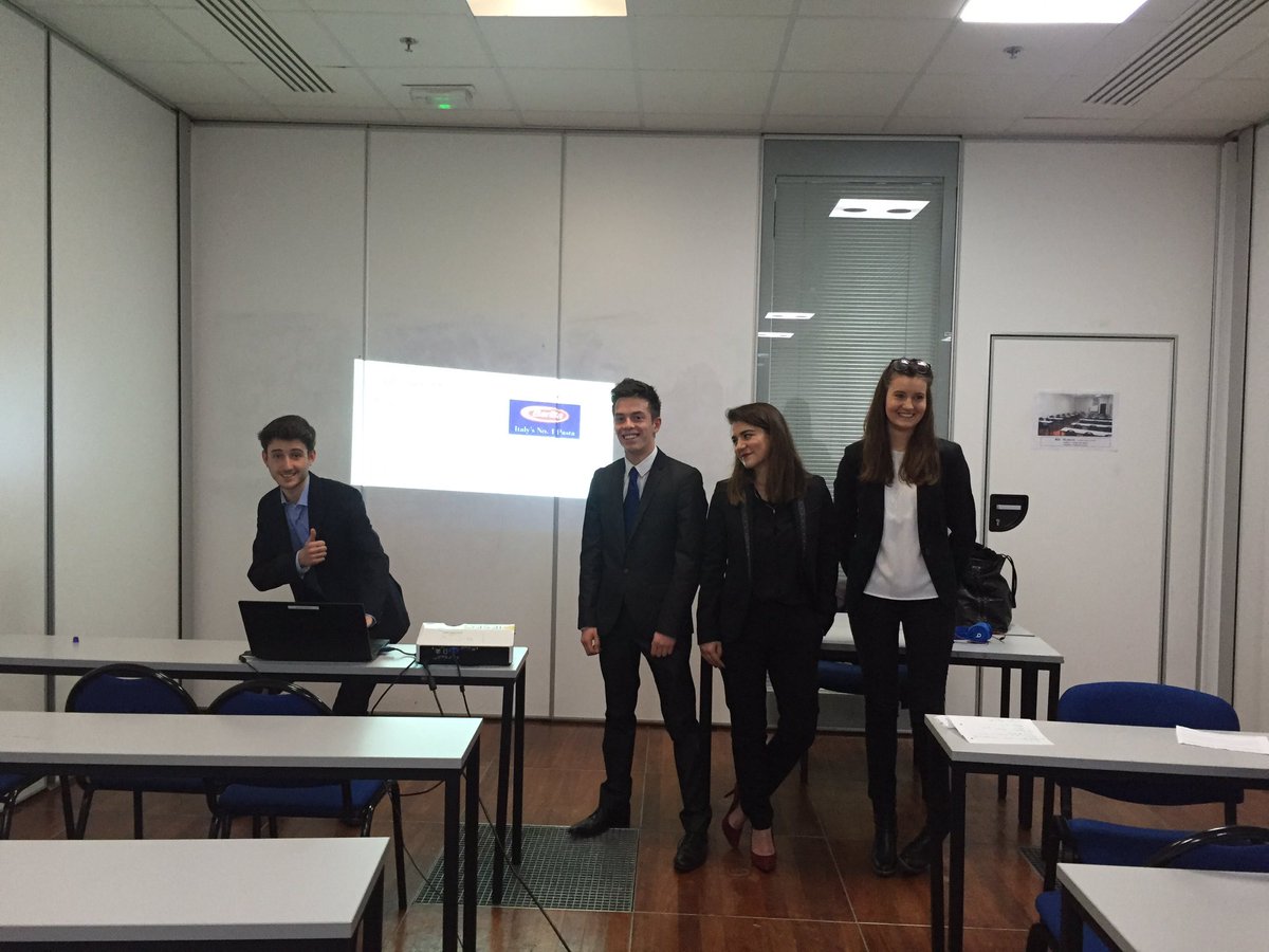 TeamEFG_Finance's tweet photo. #BusExp Final oral. With #teamclapclap #teampesto #FlappyMorning #BizzOuNours Great !👍🏼 https://t.co/XD0d6IlNCV