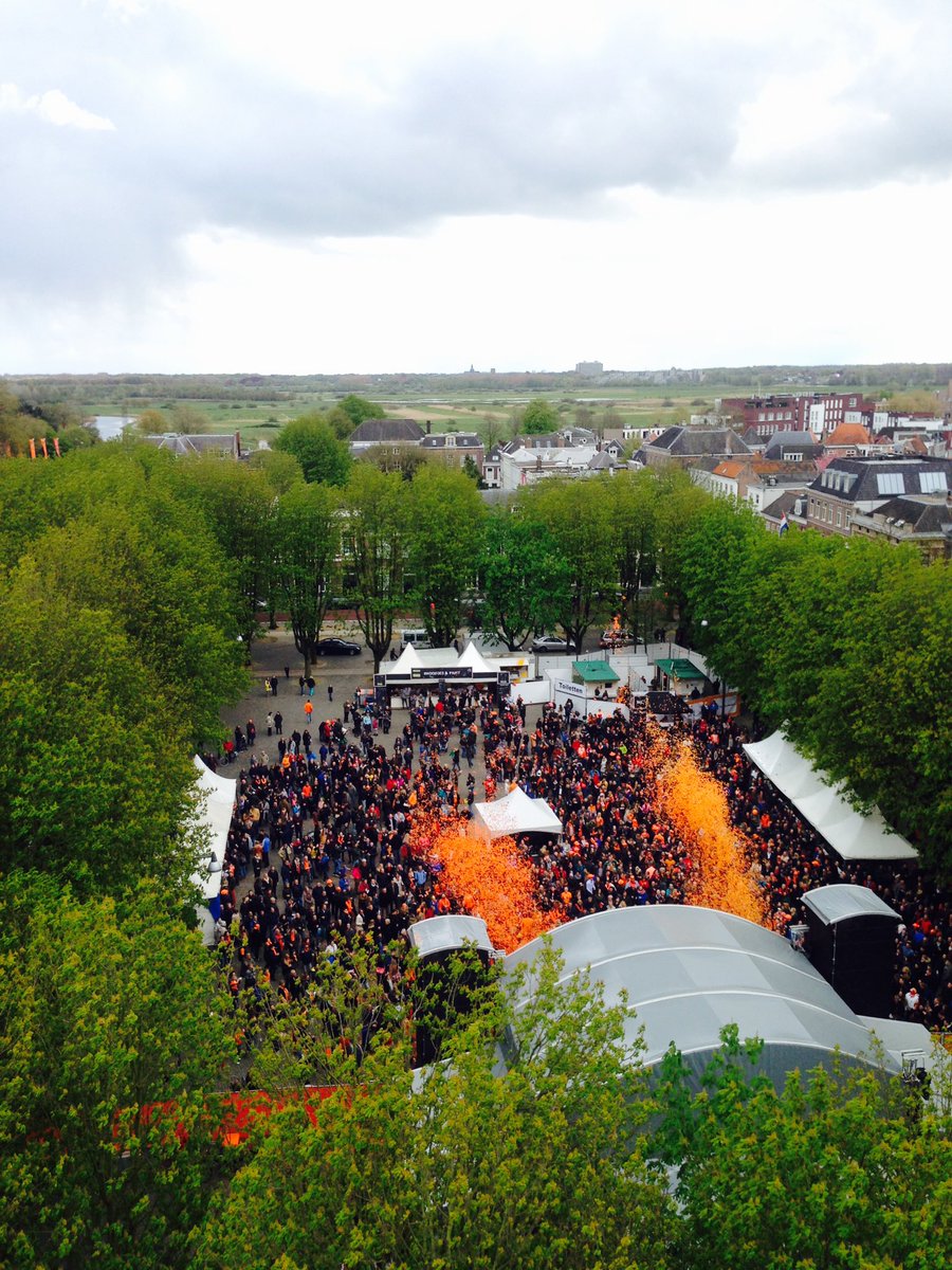 Wat hebben we toch een mooie stad en wat zijn jullie mooi van boven! #SintJan #KoningsdagDB #letsswingwiththeking