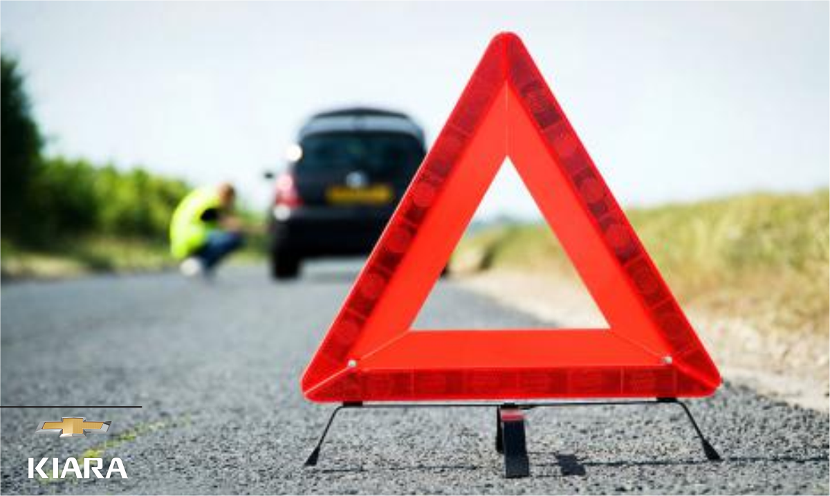 KAutomotora's tweet photo. Utilizá siempre las balizas en caso de una emergencia! #TipsChevrolet https://t.co/ErKTnRQndo