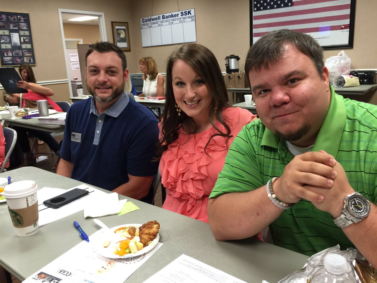 TeamStreetCBSSK's tweet photo. #teamstreet at the @cbsskwr weekly meeting!! Making great things happen!! #realestate https://t.co/i3dc1LBLeH