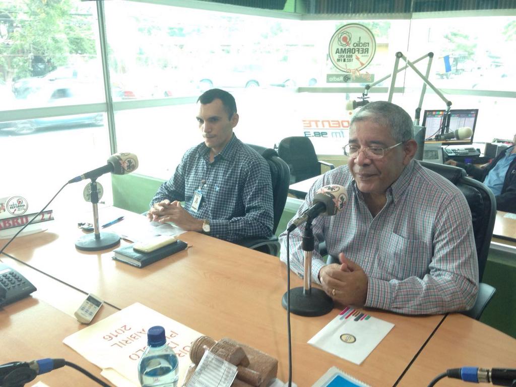 MitradelPma's tweet photo. Visitamos Radio Reforma "El jurado del Pueblo" en Chitre para la divulgación de los Premios #IPEL2016. https://t.co/UfGiA1TgK2