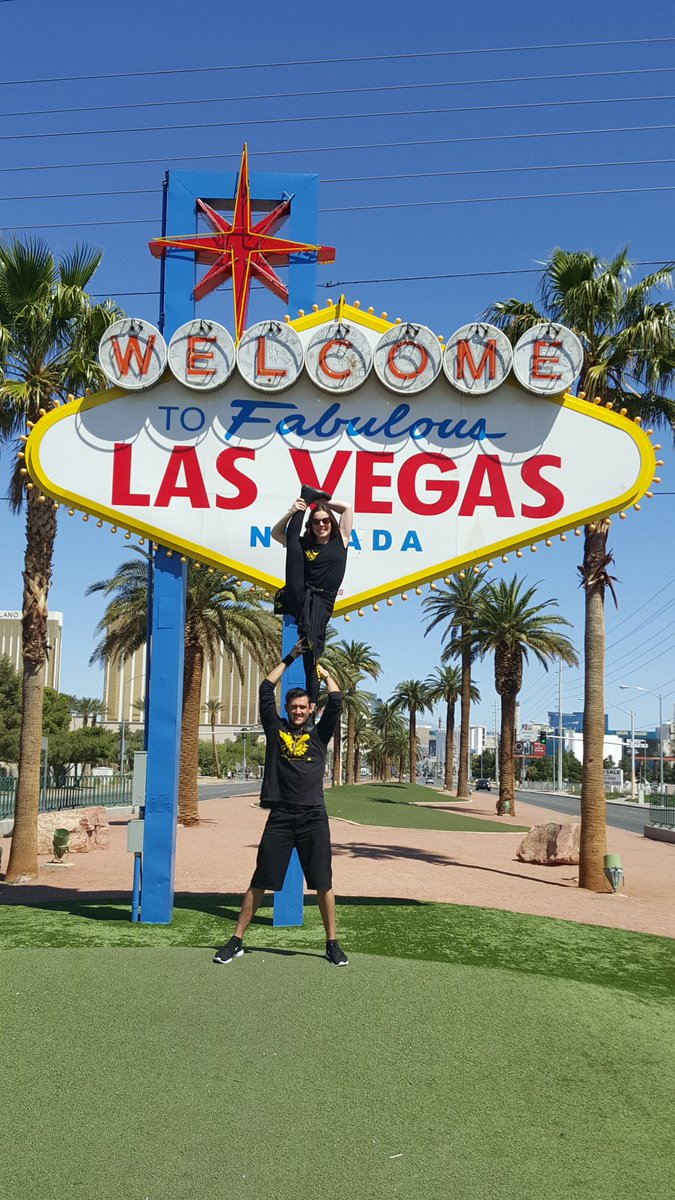 MickandEmma's tweet photo. As this epic trip comes to an end we say goodbye USA (LA,Vegas,NYC) and hello Australia (Central Coast) ✌💛 #USA2016 https://t.co/LYChFkuvdx