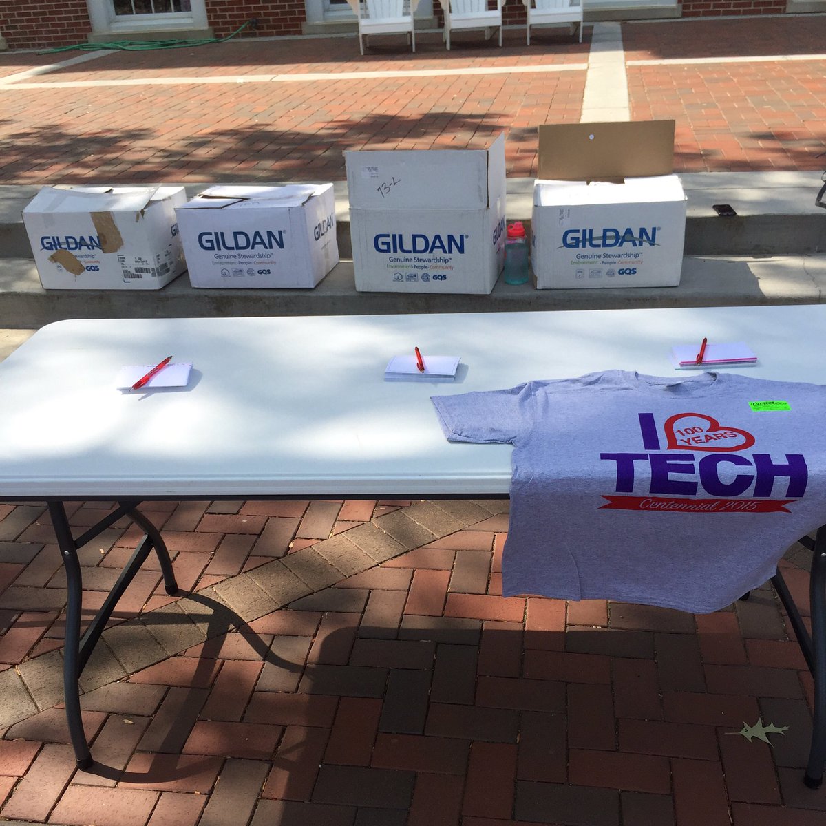 ihearttechweek's tweet photo. we're still out on centennial with tshirts for our first set of giveaways!! https://t.co/9otArpAmsh