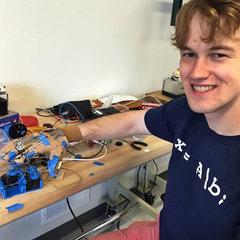 SwatAdmissions's tweet photo. wanna #3dprint a hand for your senior project, #Swat2020? check out @SwarthmoreITS on the SwatAdmissions Insta. https://t.co/XCCwEPtYkp