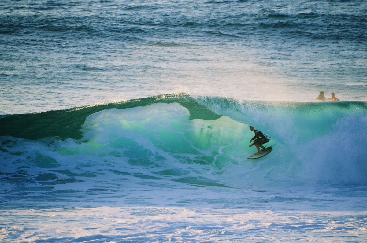 StrangeRituals_'s tweet photo. @johnjohnflorenc dialed in at Backdoor. Photo by SPI local @to__the__sea https://t.co/jYQ5HtItk4