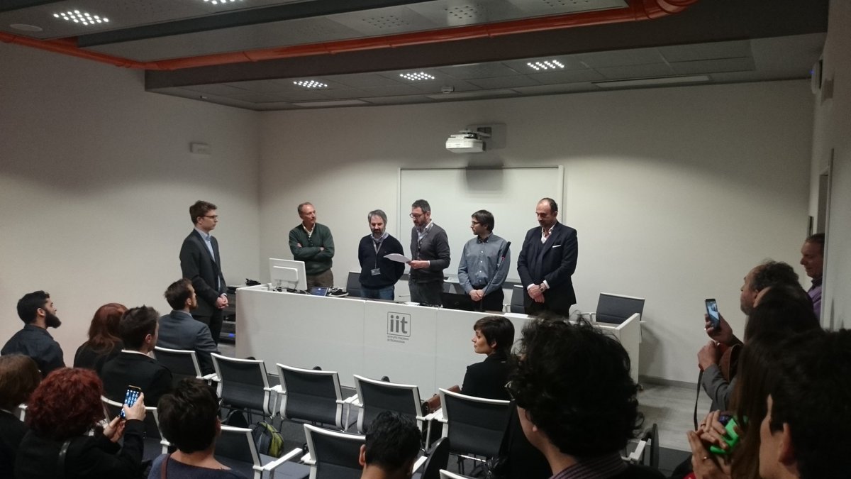 edwin_jam's tweet photo. We have new doctors! @RBCS_IIT @IITalk #graduation #iit #Genova https://t.co/v6a85RnflY