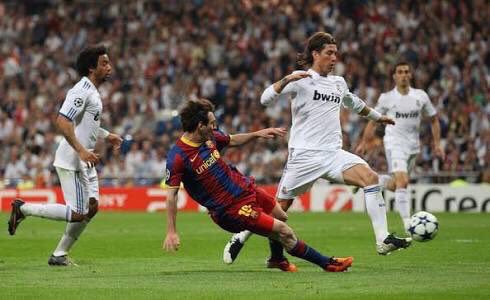 BarcelonaPosts's tweet image. Today in 2011, Messi scored two goals in space of 10 minutes in UCL semifinals against Real Madrid at the Bernabeu.