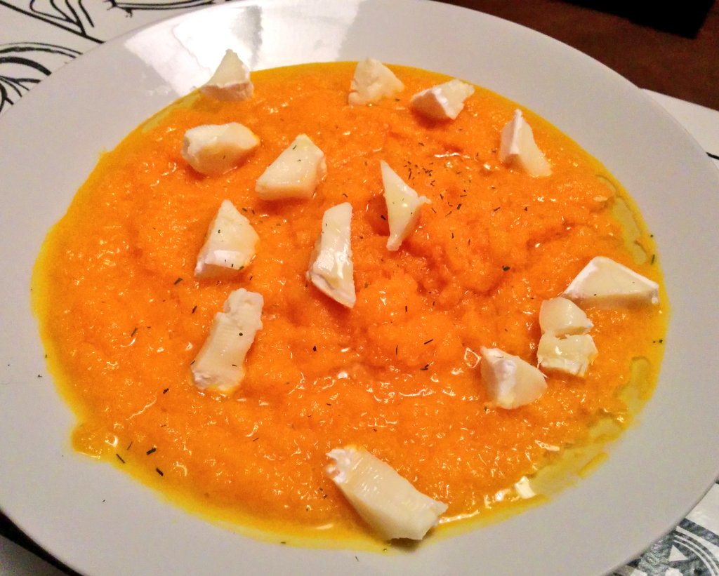 Crema de zanahoria y curry. #SinGluten
Facilongui. Emulsionada con un poco de aceite de oliva crudo, nada de nata 😉