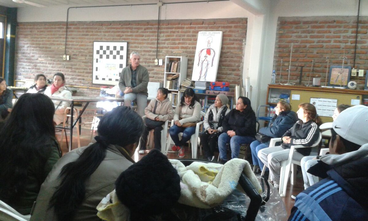 FliasalaEscuela's tweet photo. Mas talleres de #FALE en los jardines de la ciudad! Hoy estuvimos con @f_cardiologica @LekotekArg @ElReparoCT https://t.co/MwVp0w9W7U