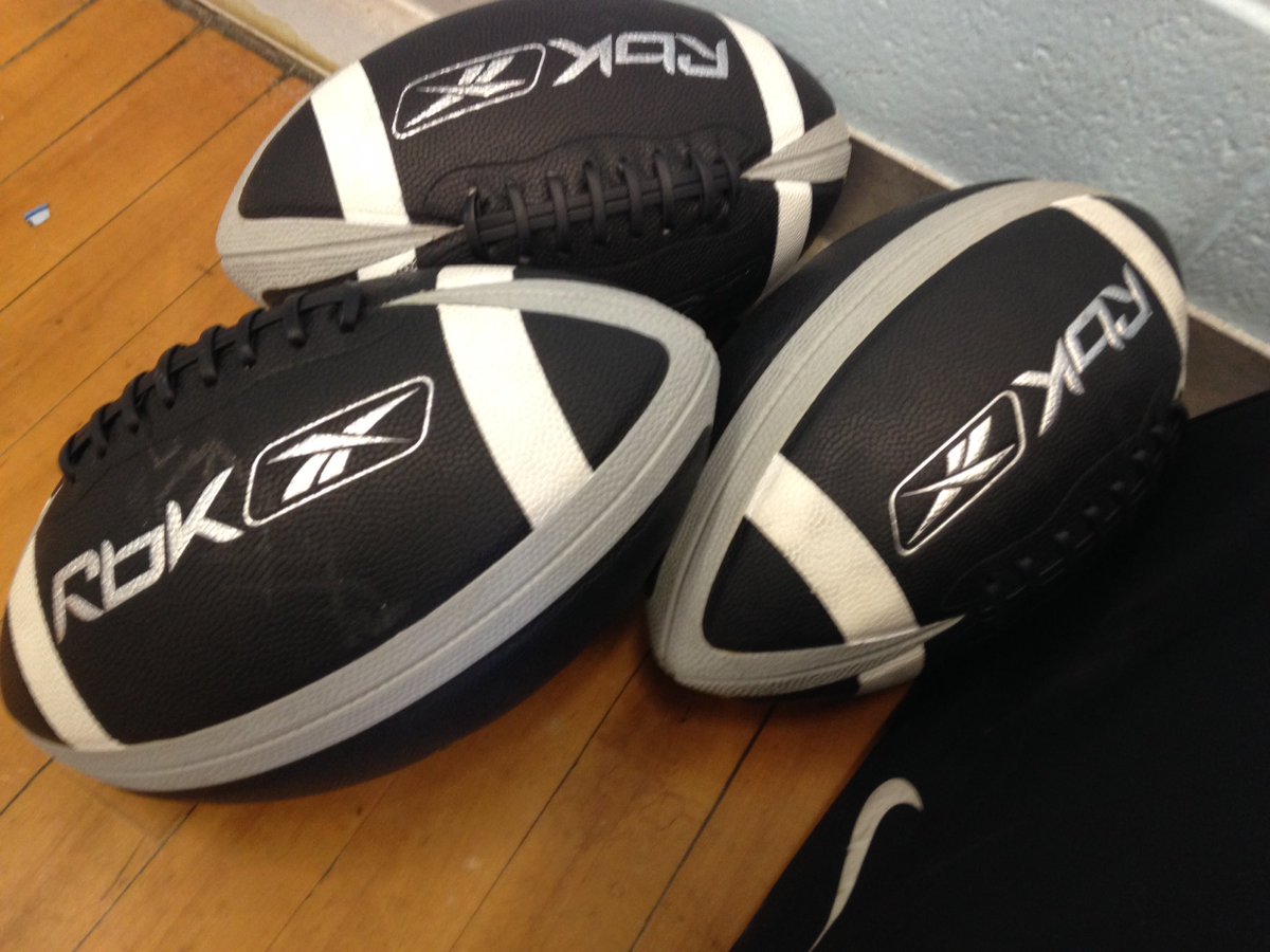 glennthecop's tweet photo. Did some passing/catching drills at #TopcliffPS today for Youth Athletics! #FlagFootball #youthprogram @TPSCoaches https://t.co/L3dPi0lShC