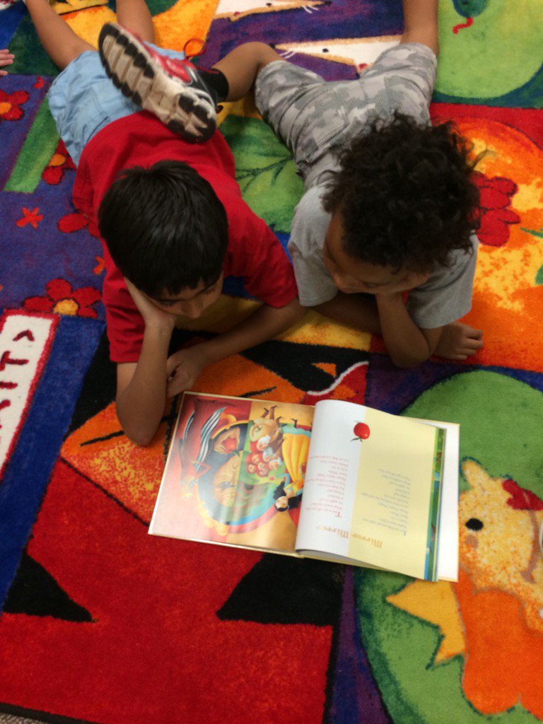 PauletteRodrig's tweet photo. Celebrating poetry with a great friend is always fun! #LISD_lib #Reed_elem https://t.co/QujgiYjxrM
