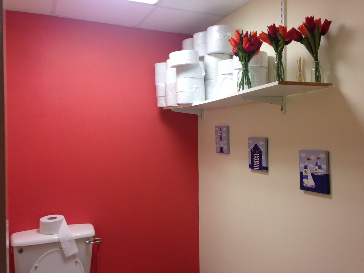 Updated staff toilet! <a href="/be_becki/">Beckie Berri</a> @Doyle123mac <a href="/Steph_Sparks29/">Steph Sparks</a>
