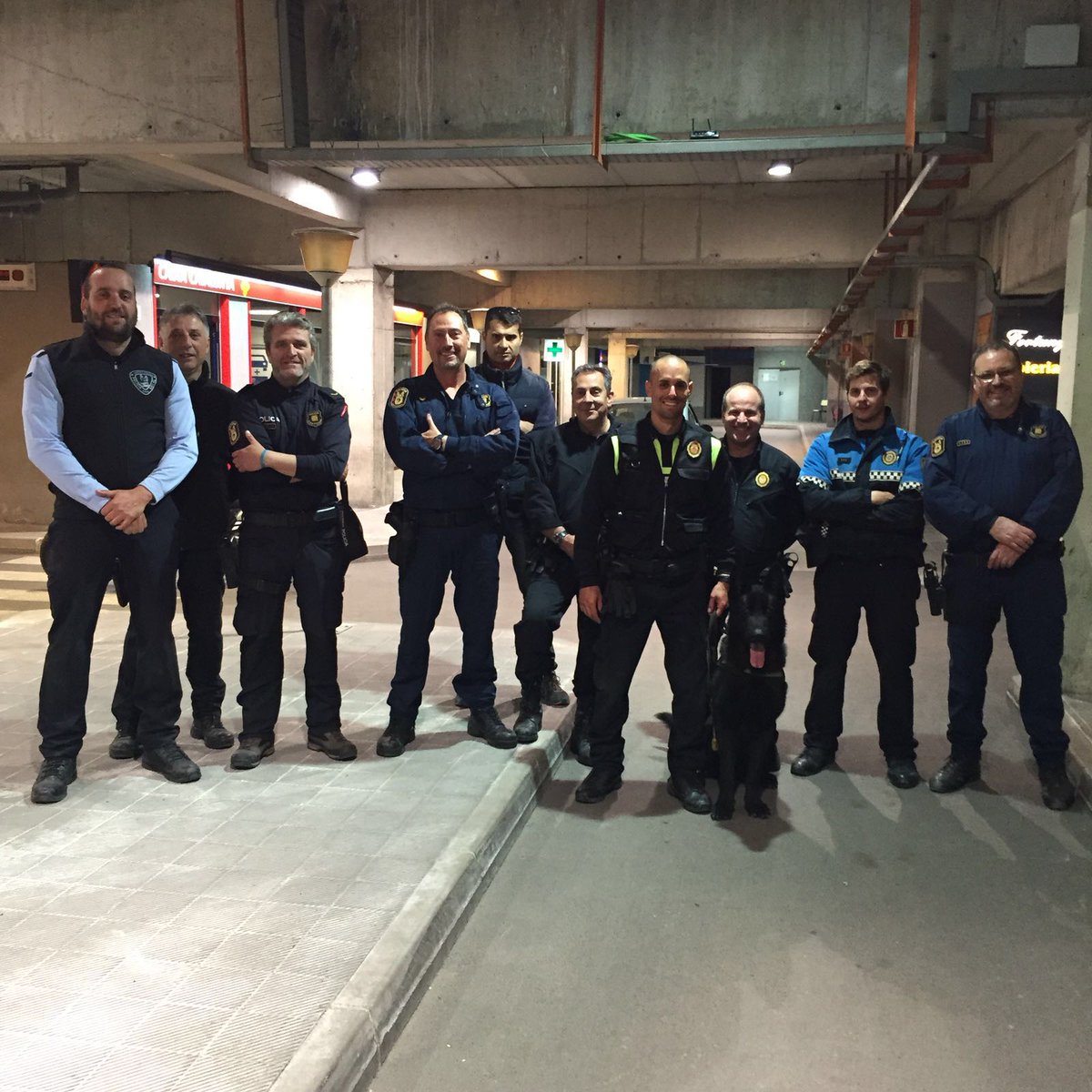 AGCPLE1's tweet photo. Aprendido de los compañeros @mossoscat en la @ispccat, contentos de poder recibir consejos de grandes instructores. https://t.co/Ak8lDFR4j9