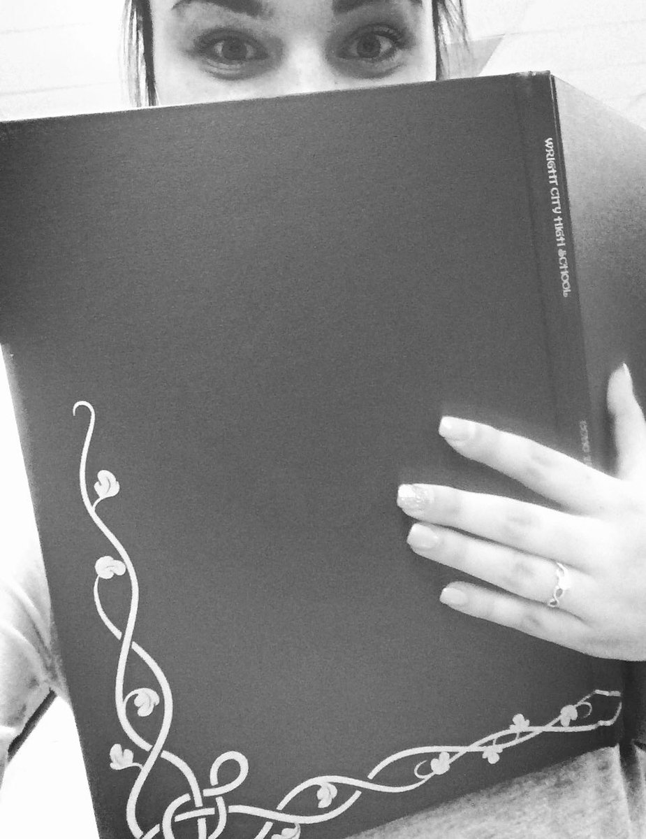 WCYearbookTweet's tweet photo. Looks what is in!! Hope you are planning on your buying one because WE ARE HAVING A SIGNING DAY 😁😁😁😁 https://t.co/jJFAgaanE3