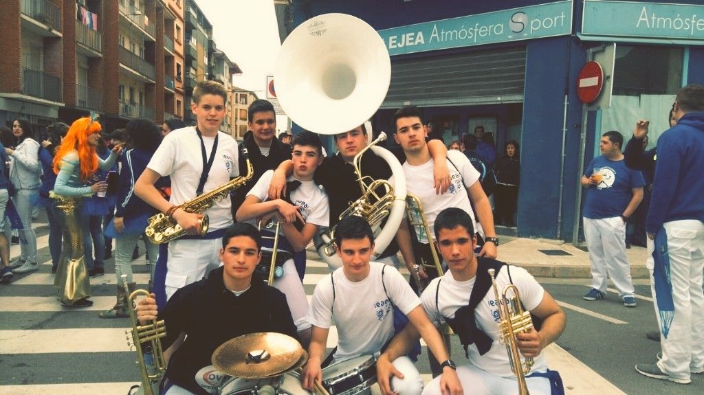ElCorronchoLuna's tweet photo. Ya estamos preparando este findesemanas que viene a tope💪🎷🎺!!
ESTÁIS TODOS INVITADOS
#QuintosSadaba #MurilloDelFruto https://t.co/yDk9YfSCrM
