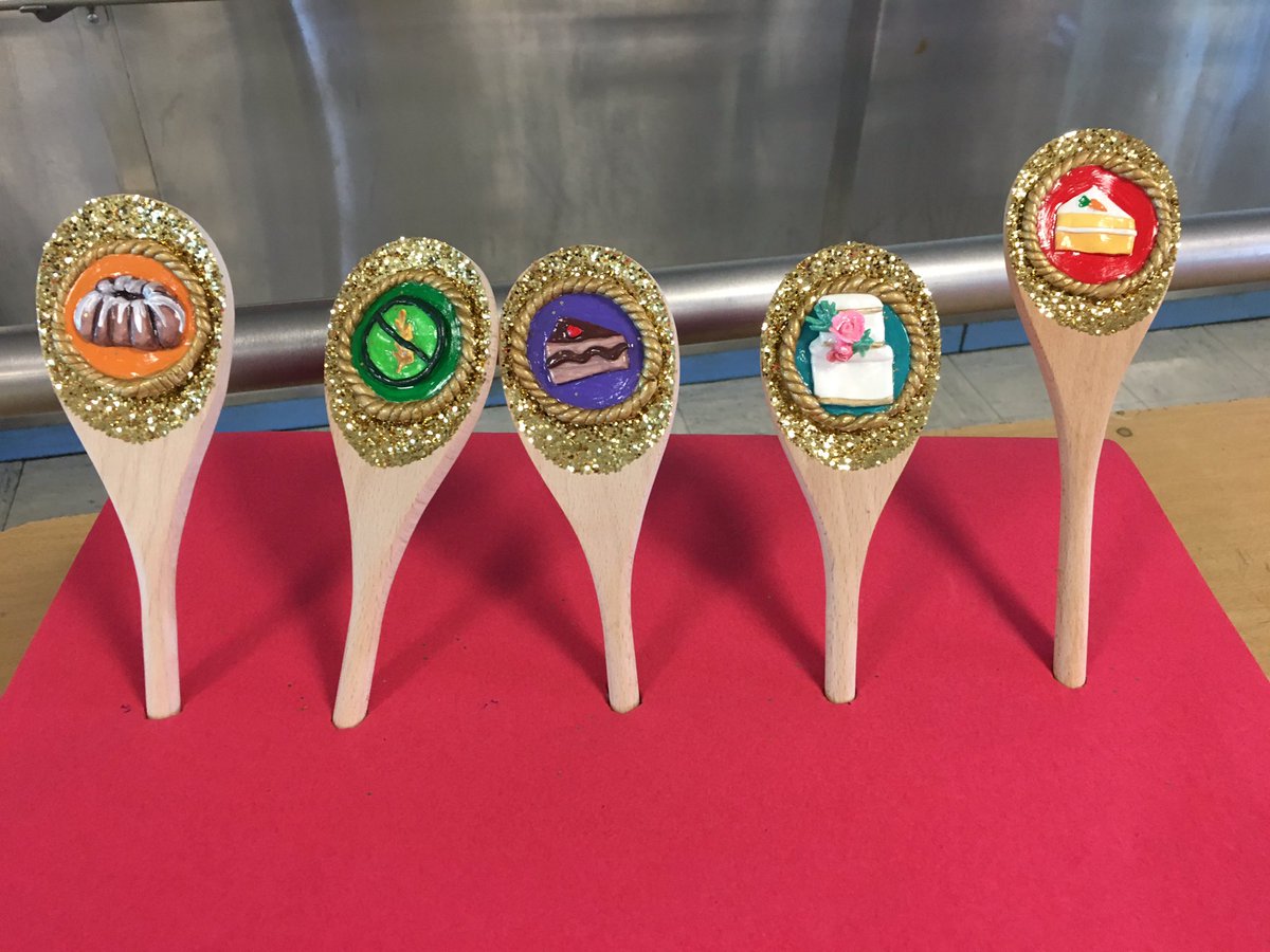 Cake wars competition to start a staff meeting at #RippIB Congrats to the winners!!!