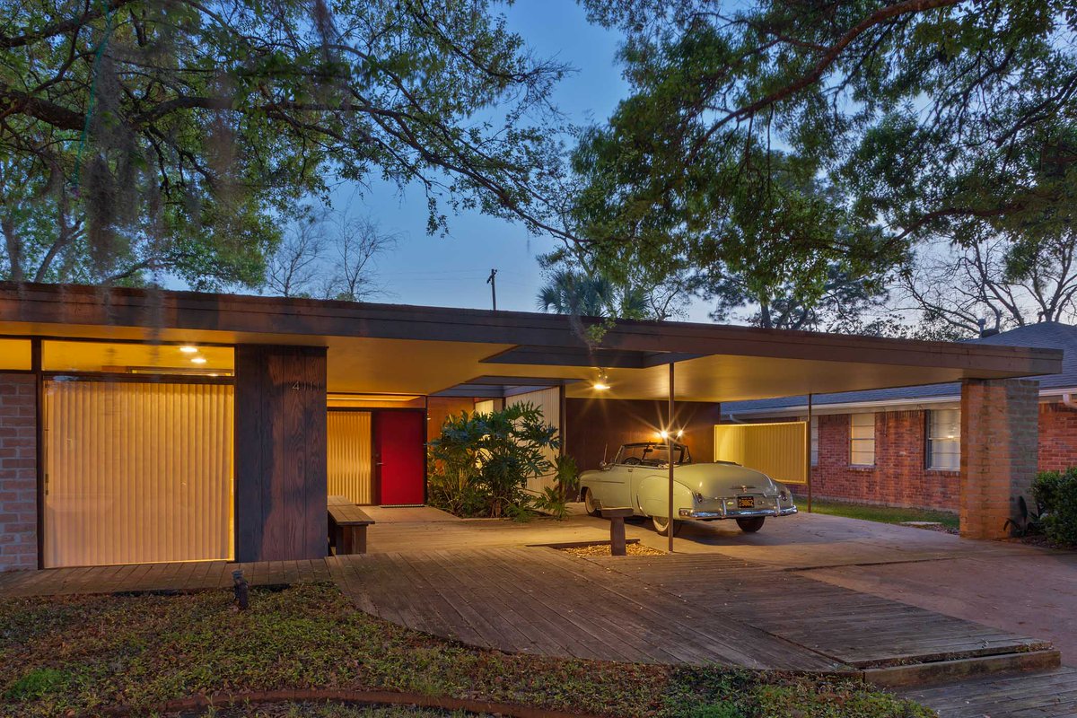 PresHou's tweet photo. Restored via 1954 copy of @goodhousemag, this house is on our #GoodBrickTour this weekend: https://t.co/iztNSEKG3t https://t.co/GXftsfiski