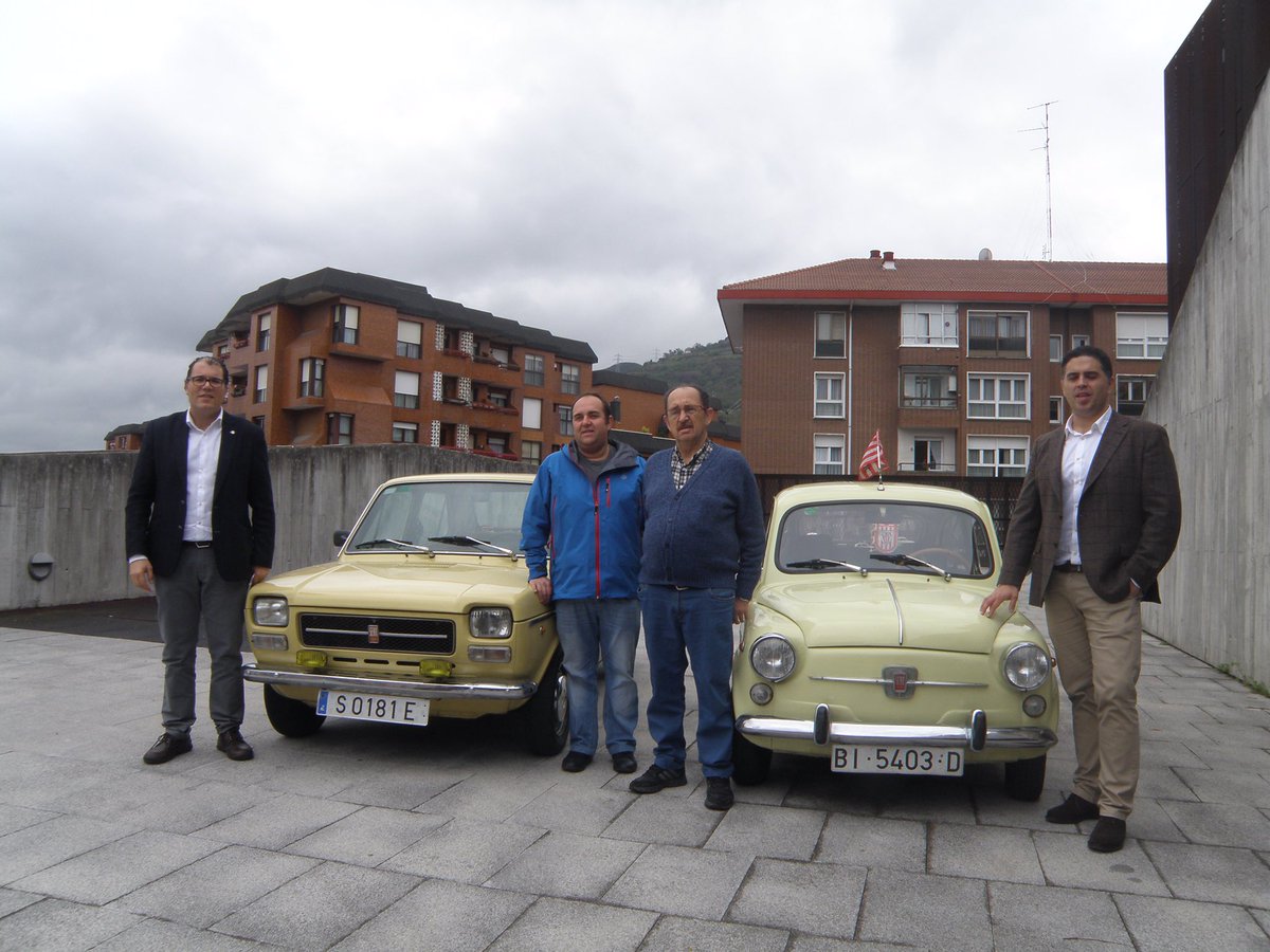 SauloNebreda's tweet photo. Este Domingo Concentración de Coches Clásicos https://t.co/TjG9jEbYIv
