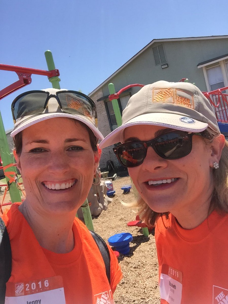 jennystrange's tweet photo. #serviceselfie https://t.co/zO6wQyDOQN