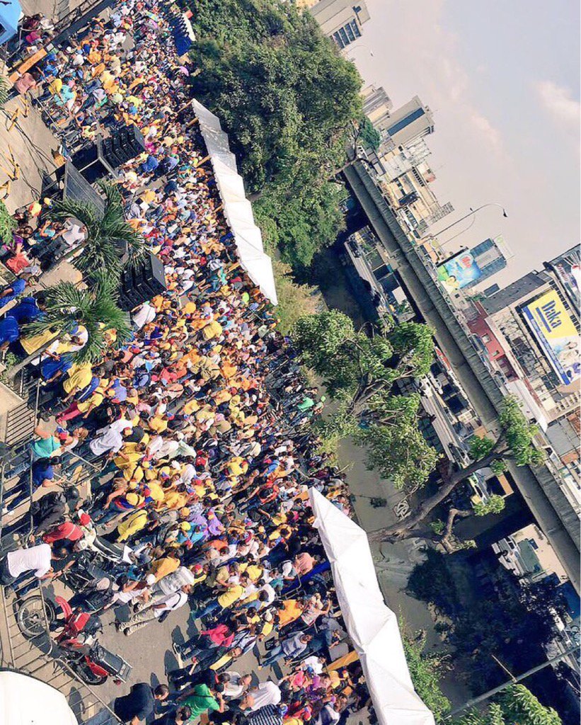 rctv's tweet photo. Chacaito full para firmar. https://t.co/sMGvUwpAaK