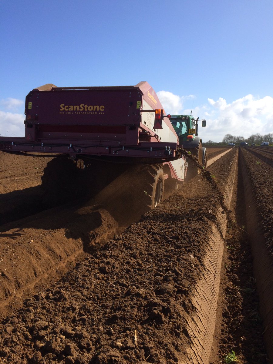 rwlservices's tweet image. #Scanstone demo 1740mm Star with 28mm rear web. #wentverywell. Thanks to Toby and young Hamish!