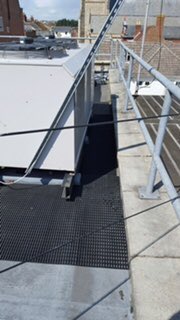 am_maint's tweet photo. Anti slip matting by 1 of our teams today in Newport, Isle of Wight @WatcoUK #wegetabout #safety #sun #nomoreslips 👍 https://t.co/Kn69ht836f
