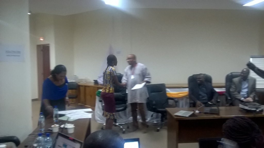 diallitoz's tweet photo. Remise symbolique des attestations de formation @OUEDRAOGO_PO @pdandjinou @HadjaOUATTARA #YouthCom @ICANN https://t.co/G3ZSYtP39O