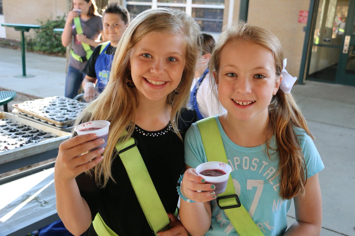 CitFoodServices's tweet photo. Images from today's Blueberry Fest at Lecanto Primary this morning https://t.co/NgCJSuDZiI