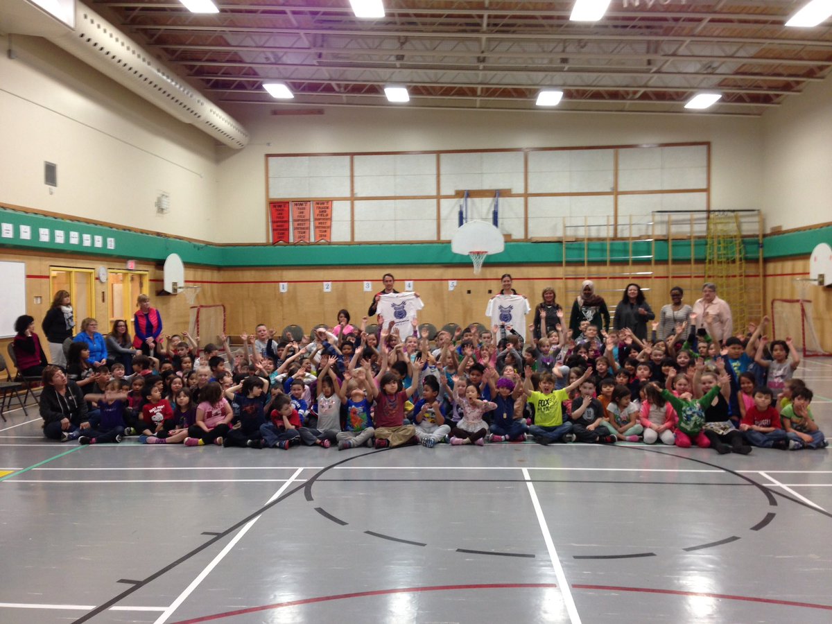 Lots of excited kids at Harry Camsell school! #Hayriver <a href="/brendanjgreen/">brendan green</a> <a href="/NTPC_News/">NTPC - Powering the North</a>