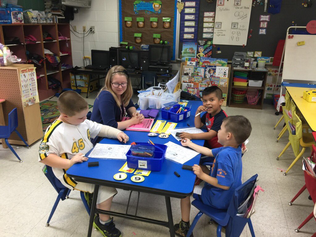 PLE_Elementary's tweet image. Kindergarteners enjoying phonics lesson with their student teacher, Ms. Rose Hay.#GARRARDshines