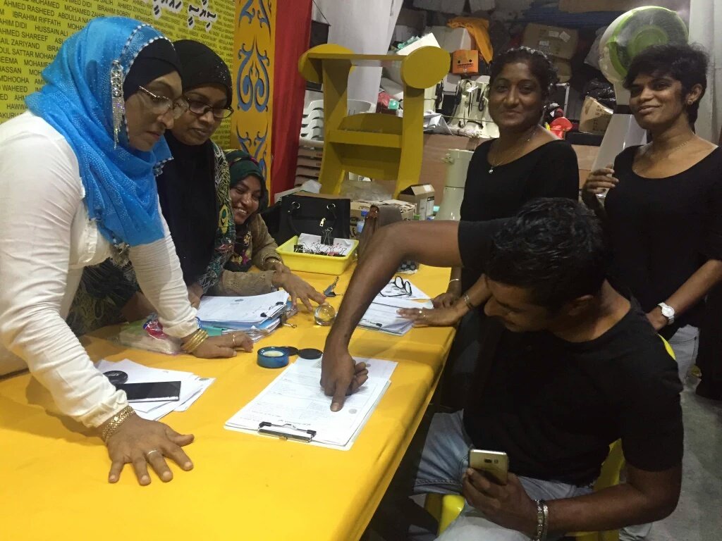 IllathHassan's tweet photo. MDP #Membership_Form ga @mezzomohamed #Finger_Print Jahaaaffi.. 
#MDPaaiEkuKuriah #MDP2018 #FreeRaeesNasheedNow https://t.co/l5OPDcDtcR