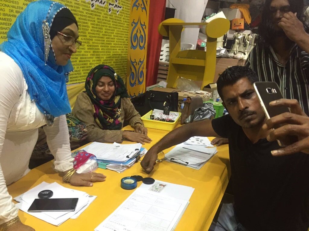 IllathHassan's tweet photo. MDP #Membership_Form ga @mezzomohamed #Finger_Print Jahaaaffi.. 
#MDPaaiEkuKuriah #MDP2018 #FreeRaeesNasheedNow https://t.co/l5OPDcDtcR