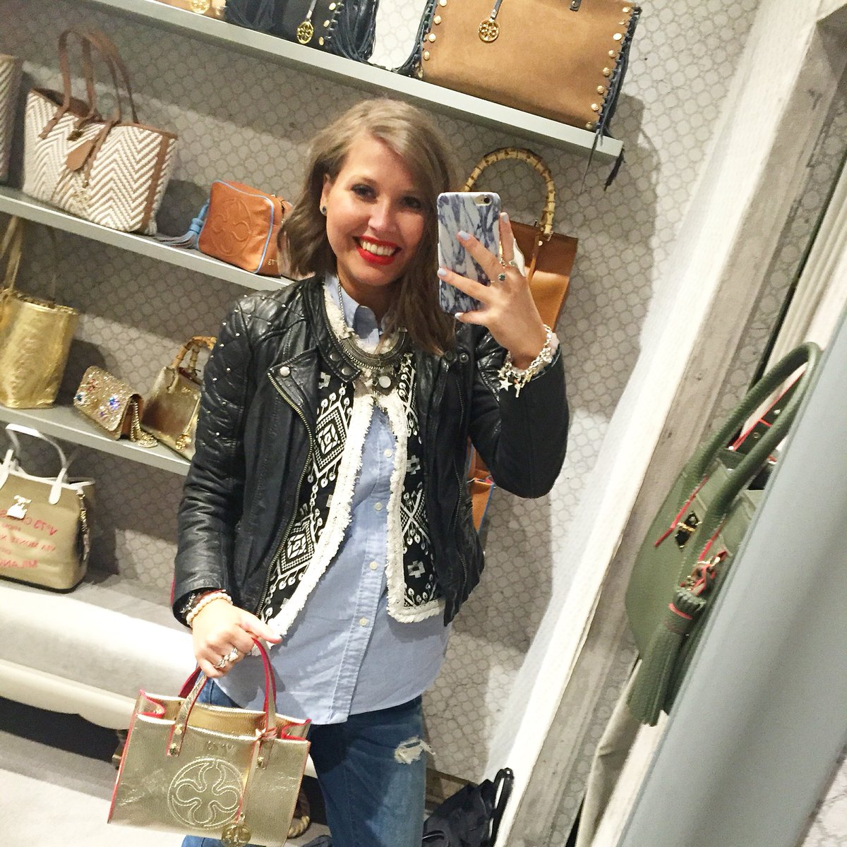 Today I visited very beautiful <a href="/V73Official/">V73</a> store here in Venice 🌟🌟🌟🌟🌟 #v73 #v73official #blogger