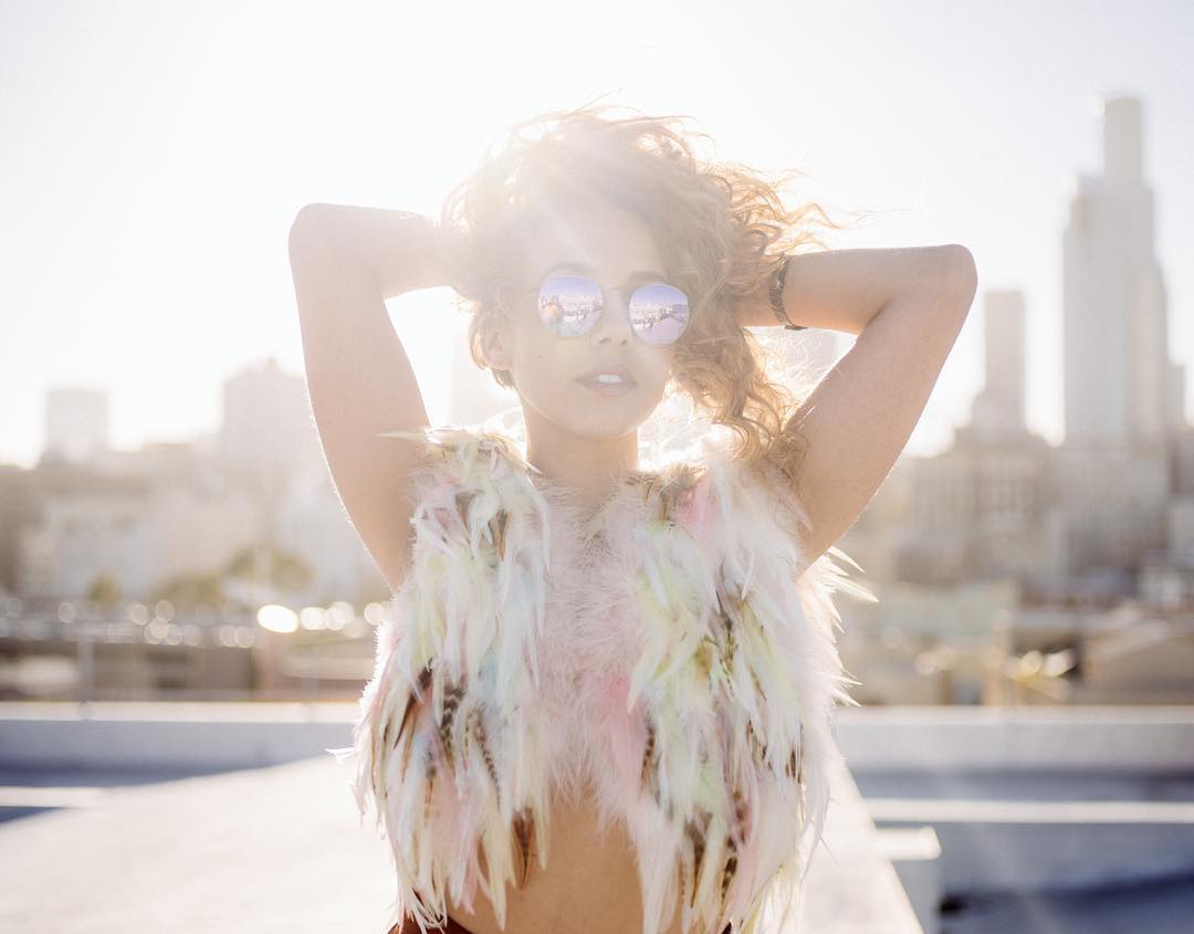 colocanoidol's tweet photo. Haley Reinhart está simplesmente maravilhosa no clipe de “Better” https://t.co/S5K6mWwBlS https://t.co/uGeGqHuLEV
