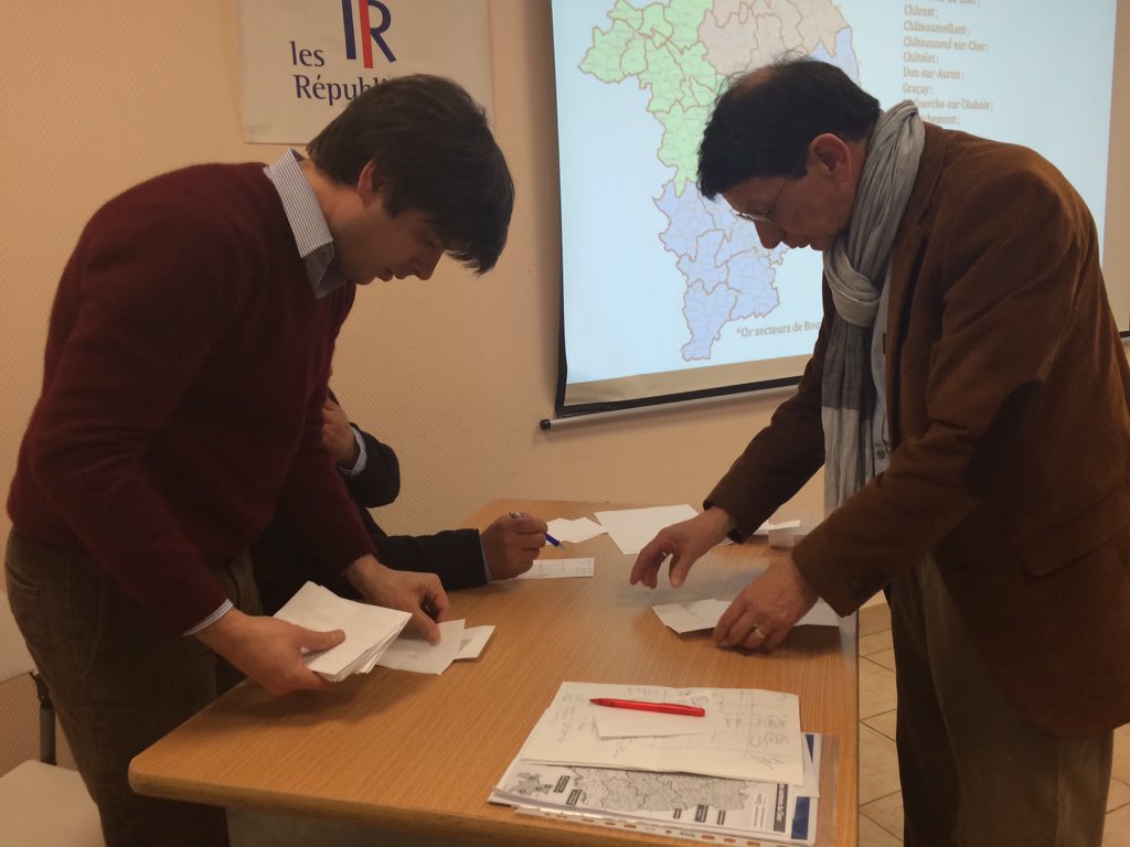 Republicain18's tweet photo. Le comité vote les délégués du canton du Cher #lesrepublicains #vote #delegue #democratie https://t.co/uYd9pmPhIu