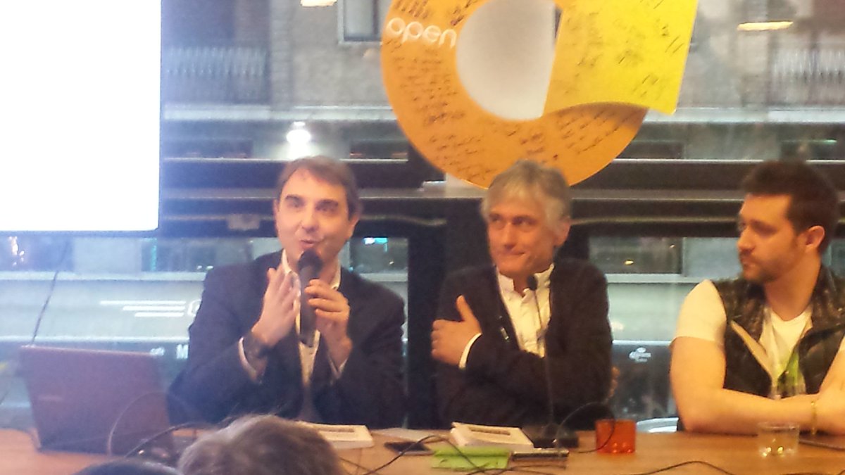 NewsFromDeriu's tweet photo. #professioneyoutuber #Book #Milano @pernamark @paolocrespi2 bravissimi! complimenti #friend https://t.co/MRJi7SS58a