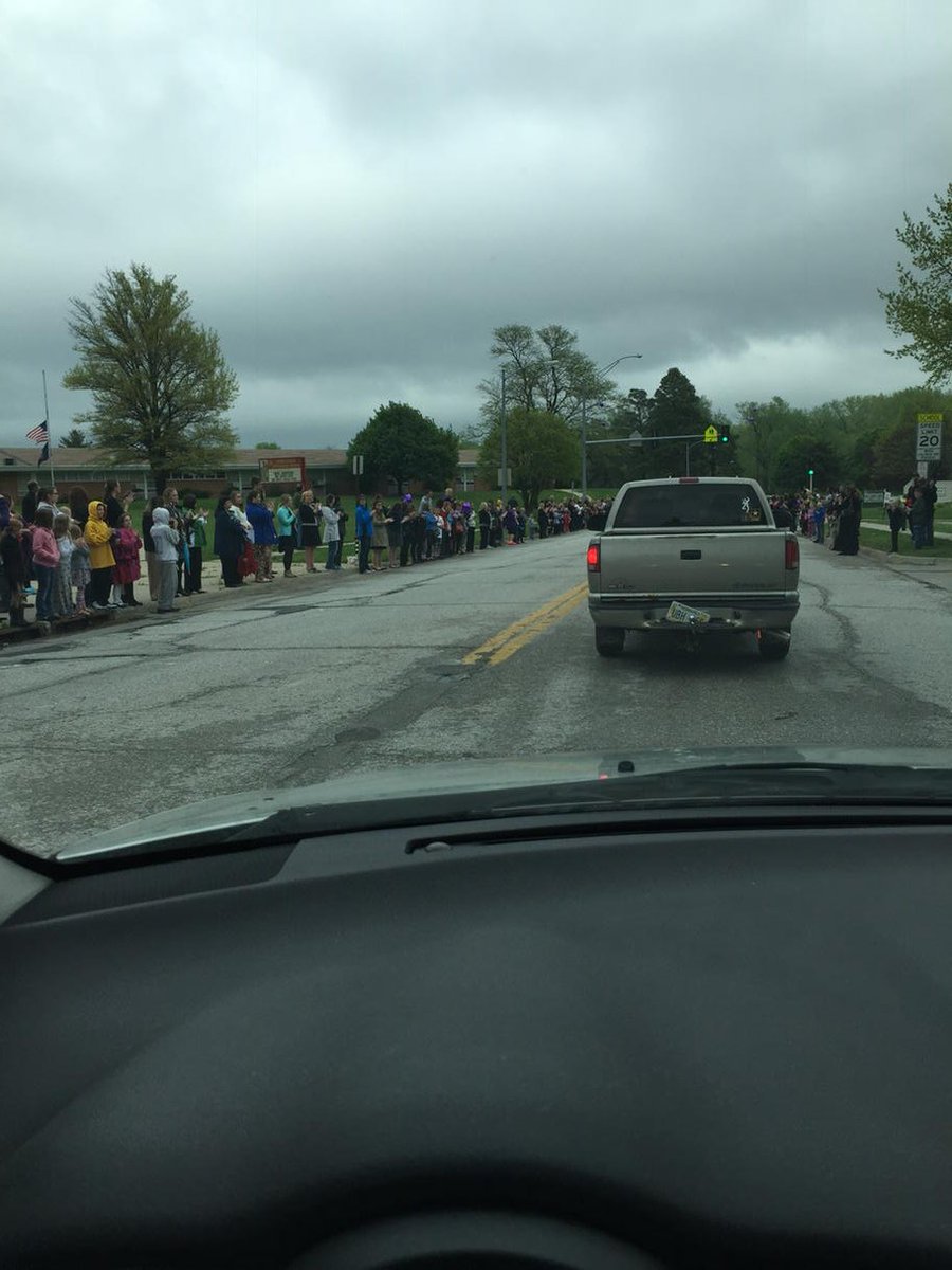 Staff,parents, students and community line up to honor Principal Crystal Simpson RIP