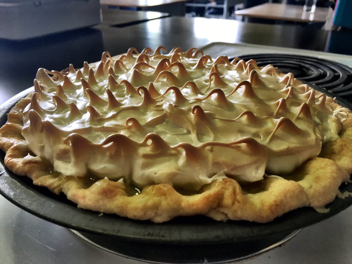 SurreyHomeEcGuy's tweet photo. #kpcooks #pie #munchies #lemon https://t.co/itH0mNS0vE