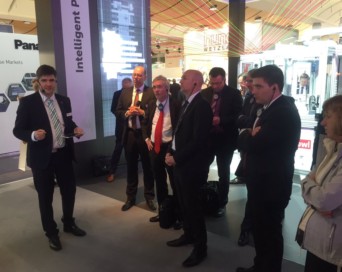 Andreas_Schr's tweet photo. Staatssekretäre aus Wirtschaftsressorts der Länder informieren sich über #Industrie40 bei #SEAP40 - #HM16 Halle8 D28 https://t.co/bEdclw9uzX