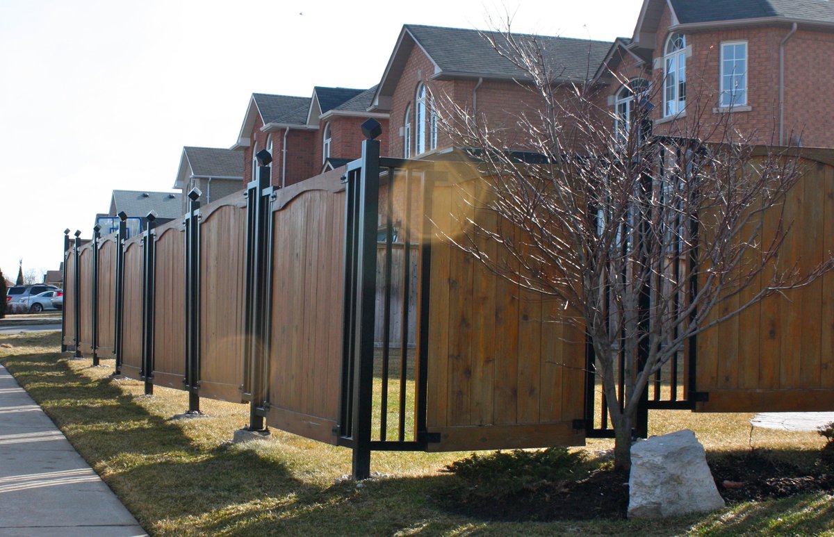 pro_weld's tweet photo. Beautiful fence we created for this @YorkRegion home! #safetyfirst #protectyourhome #fence #summer https://t.co/fTSArLEYXR
