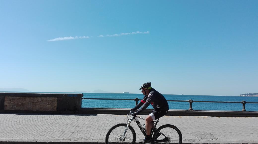 animaefoto's tweet photo. @ComuneNapoli #lungomare #Mergellina #pistaciclabile vivere a #napoli ha sempre sapore di vacanze #italy #animaefoto https://t.co/SHaaXgKu6h