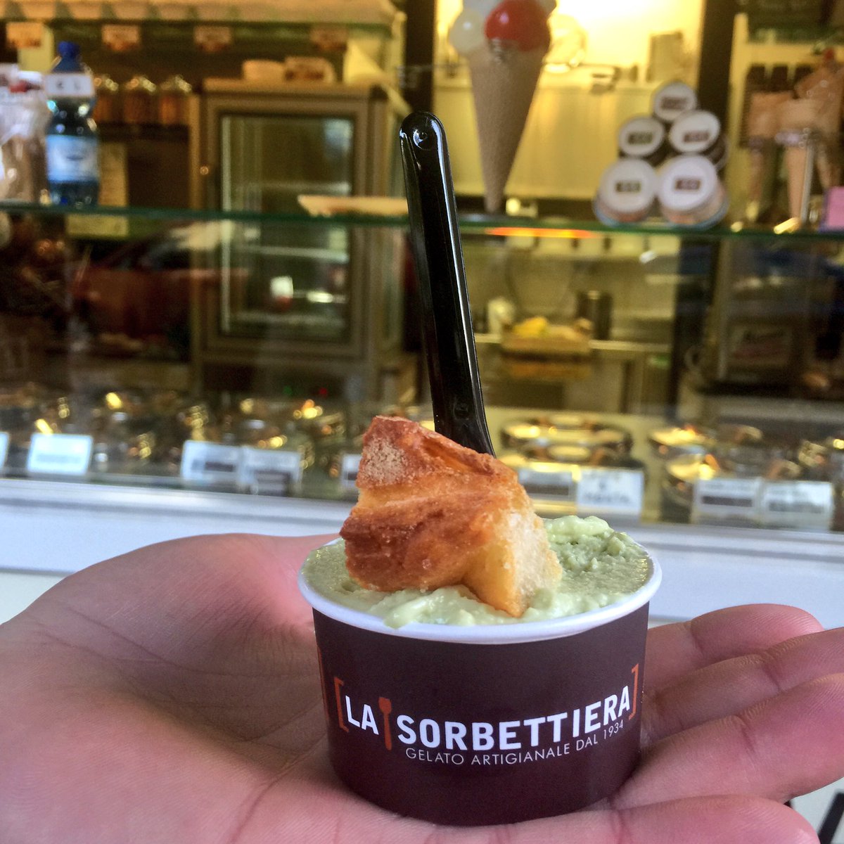 justilago's tweet photo. Assaggiando pecorino e baccelli in formato #gelato da @LaSorbettiera grazie a @fudiblog #yelpfirenze #tuscanybuzz https://t.co/ZRCytUgBlJ