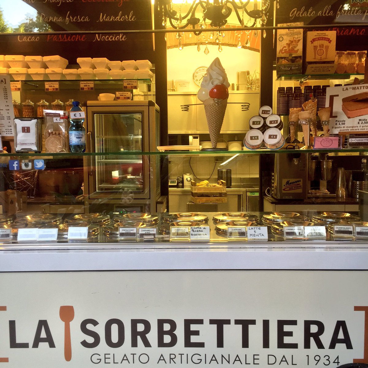 justilago's tweet photo. Assaggiando pecorino e baccelli in formato #gelato da @LaSorbettiera grazie a @fudiblog #yelpfirenze #tuscanybuzz https://t.co/ZRCytUgBlJ