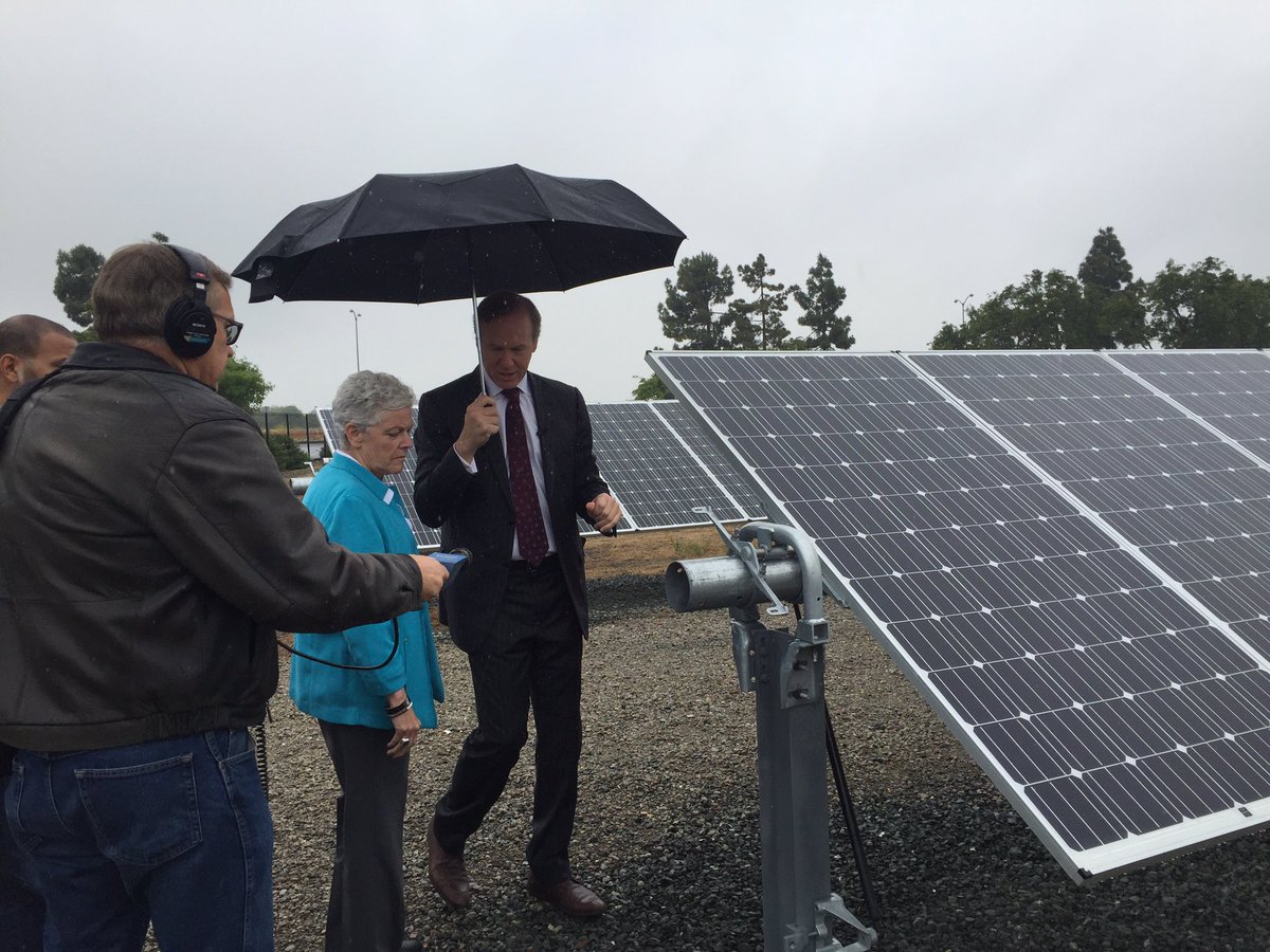 NextpowerInc's tweet photo. A little rain doesn't stop #solar tracking. CEO, Dan Shugar leads a tour of NX #CenterforSolarExcellence @EPA @KQED https://t.co/VVvU3oVdaV