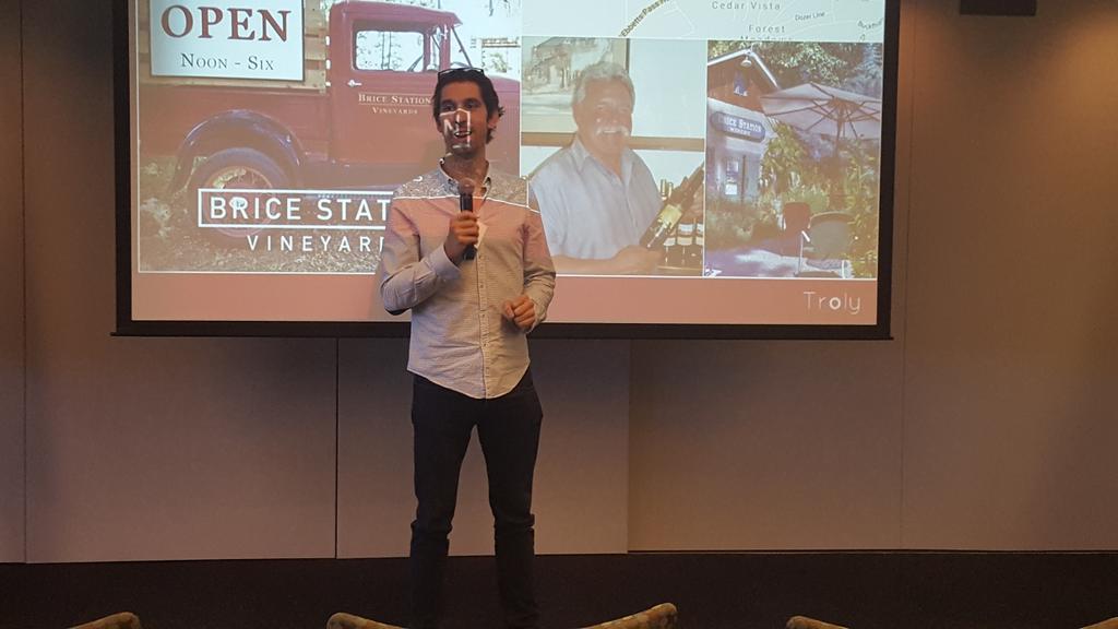 CGAlward's tweet image. .@subscribility pitching at #48hrsInTheHub to improve experience by connecting craft alcohol producers w/ consumers.