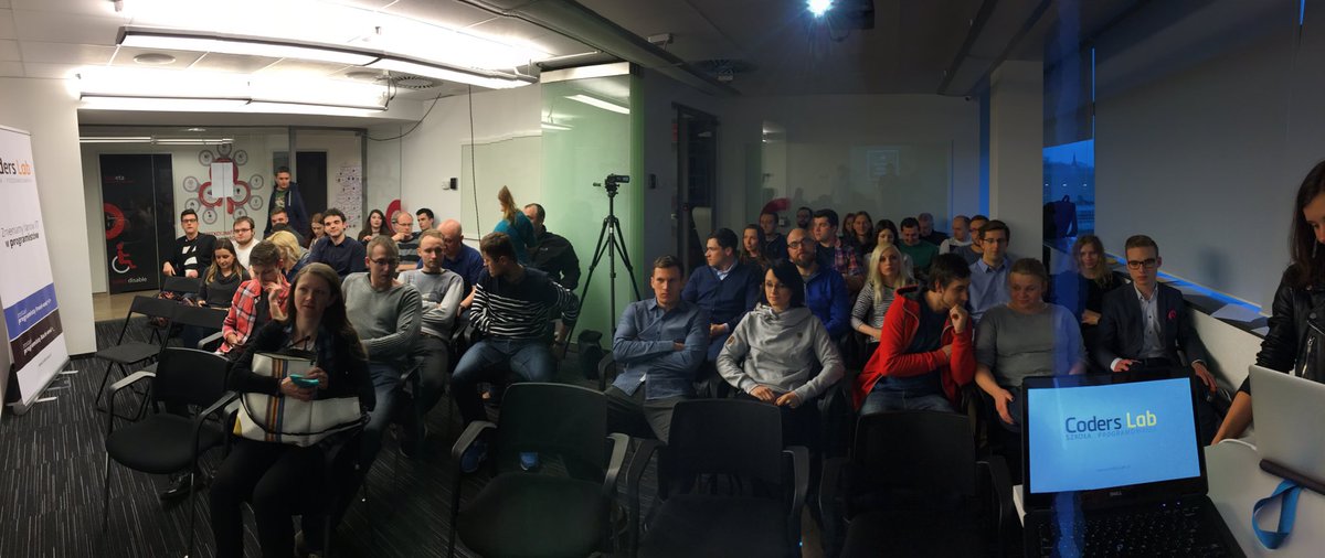 CodersLabPL's tweet image. Dziś w #Katowice pierwszy w historii #CodersDay! Pełna sala osób zainteresowanych #naukaprogramowania @BLKatowice