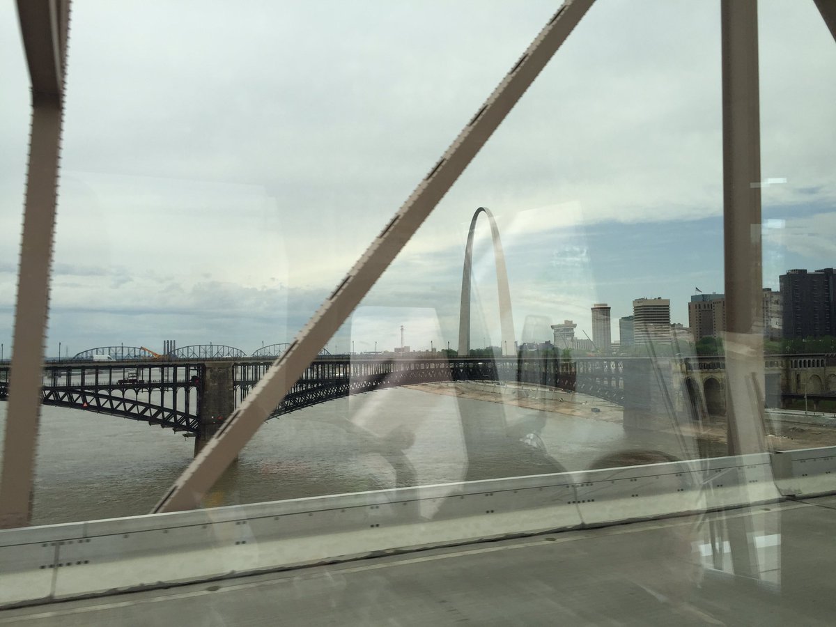 FRCteam135's tweet photo. Hello #FIRSTChamp St. Louis
#ongrobots #pennpride365 https://t.co/3muirSyEUf
