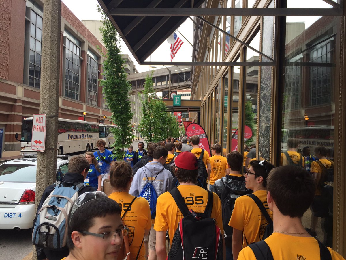 FRCteam135's tweet photo. Hello #FIRSTChamp St. Louis
#ongrobots #pennpride365 https://t.co/3muirSyEUf